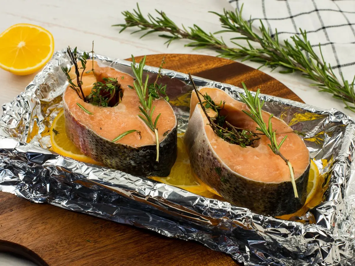 Шаг 4: Стейк из лосося с апельсином и травами