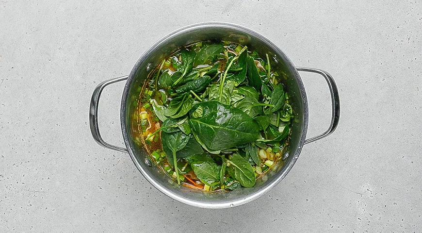 Суп с дамплингами и шпинатом: шаг 4