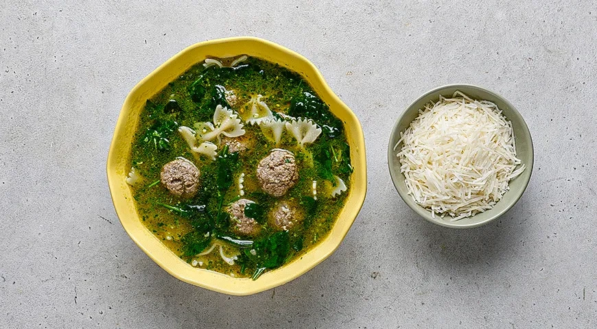 Суп с фрикадельками, шпинатом и песто: шаг 4