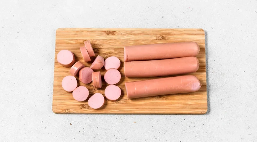 Суп с сосисками, вермишелью и плавленым сыром: шаг 4