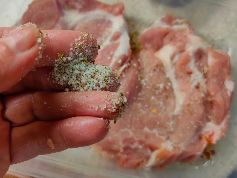 Шаг 4: Свиные отбивные в яйце