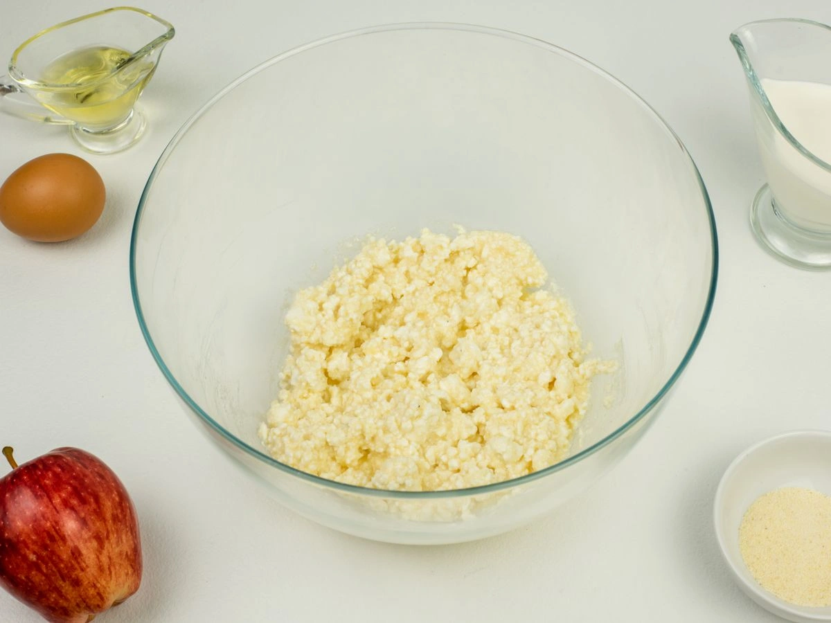 Шаг 4: Сырники с яблоками