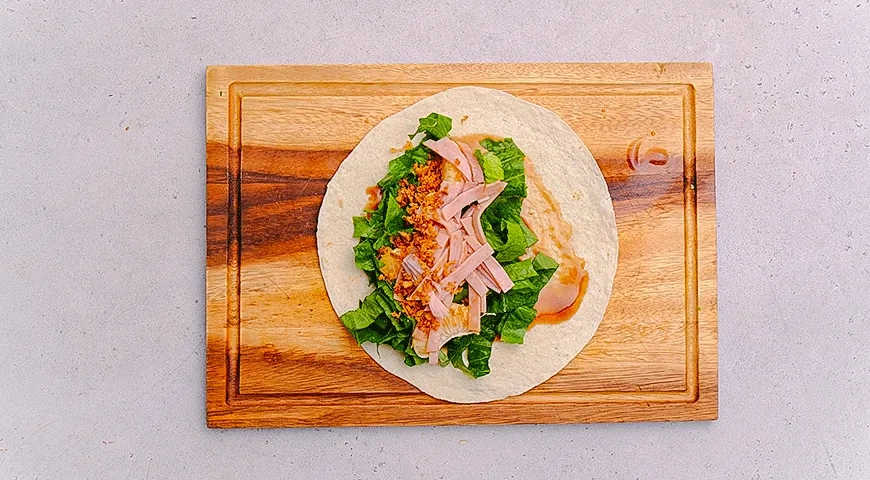 Тако с ветчиной, мандаринами и соусом терияки: шаг 4