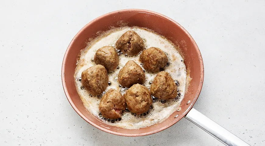 Тефтели под соусом бешамель: шаг 4