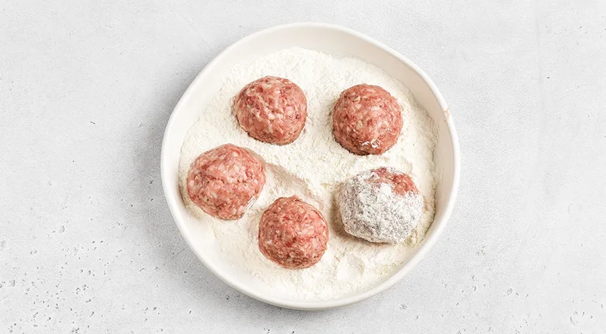 Тефтели в томатном соусе в духовке: шаг 4