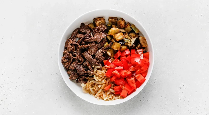 Теплый салат с говядиной и баклажанами: шаг 4