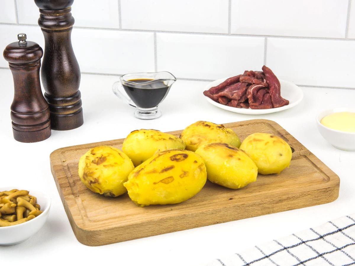 Шаг 4: Теплый картофельный салат с говядиной и опятами