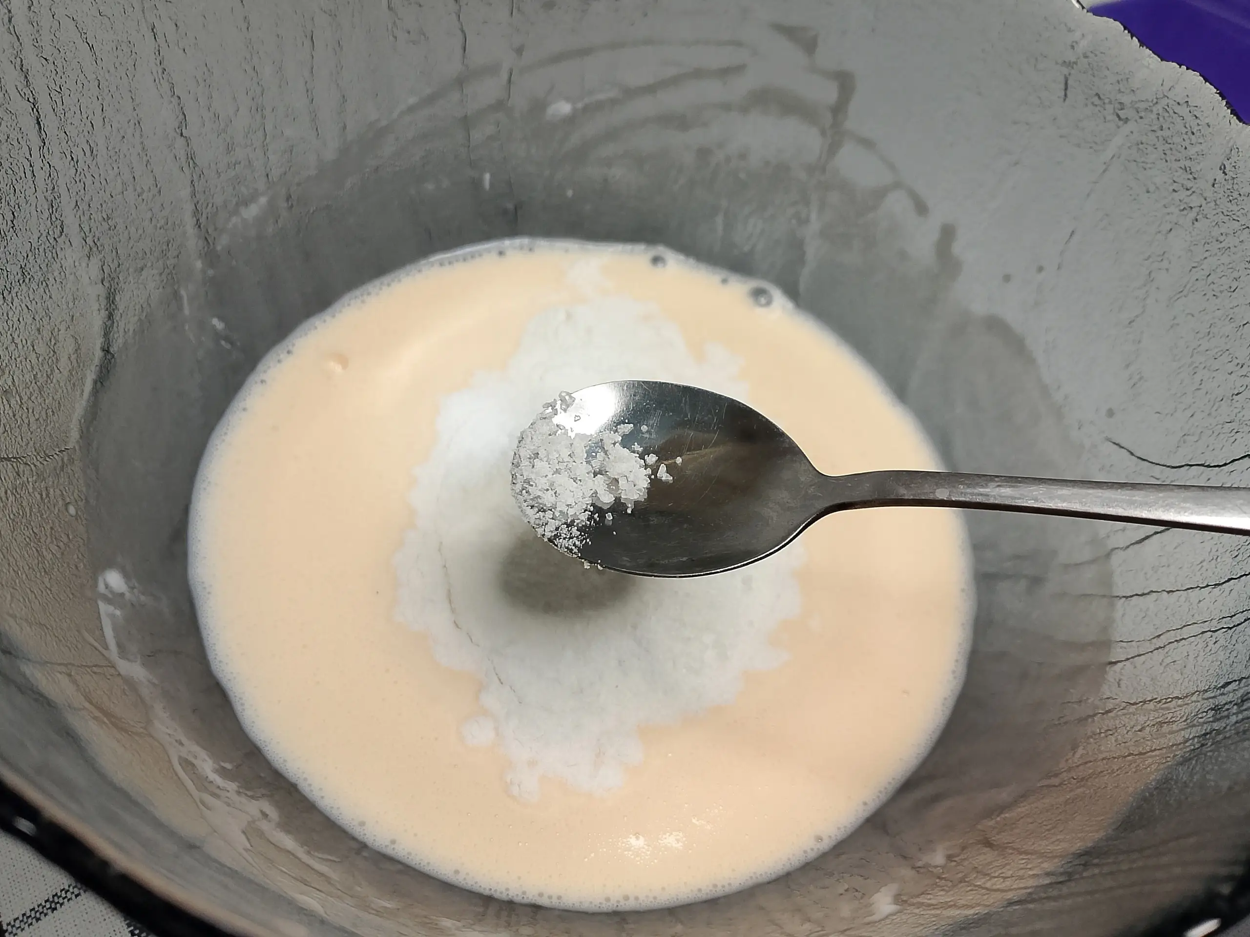 Шаг 4: Тонкие блинчики на йогурте