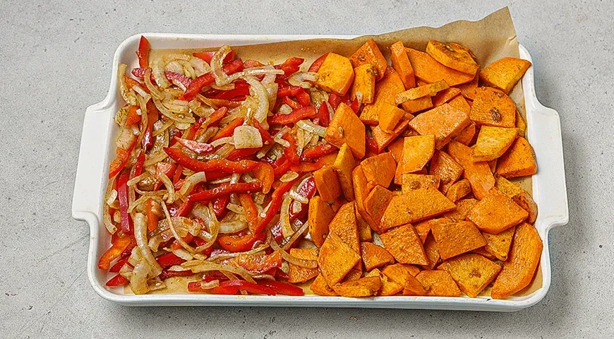 Тортилья с бататом, запеченным в духовке дольками: шаг 4