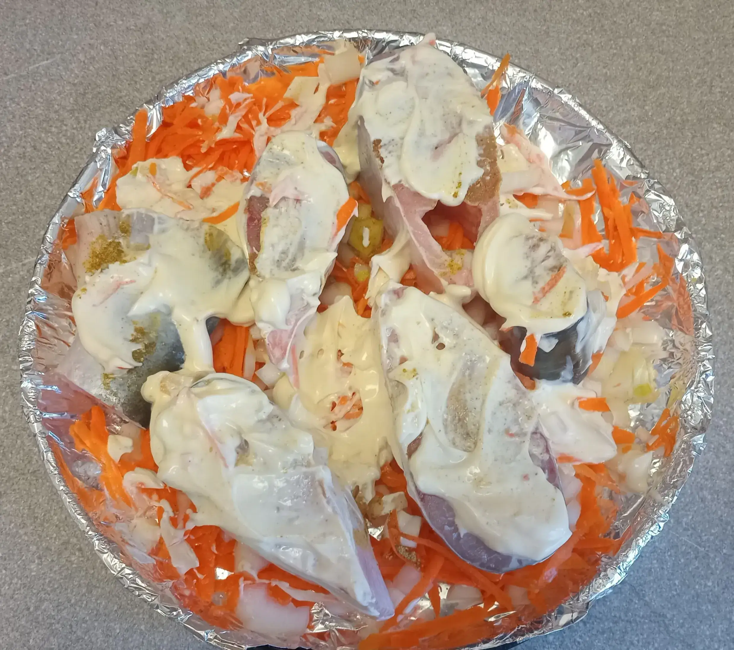 Треска запечённая с морковью и луком: шаг 4