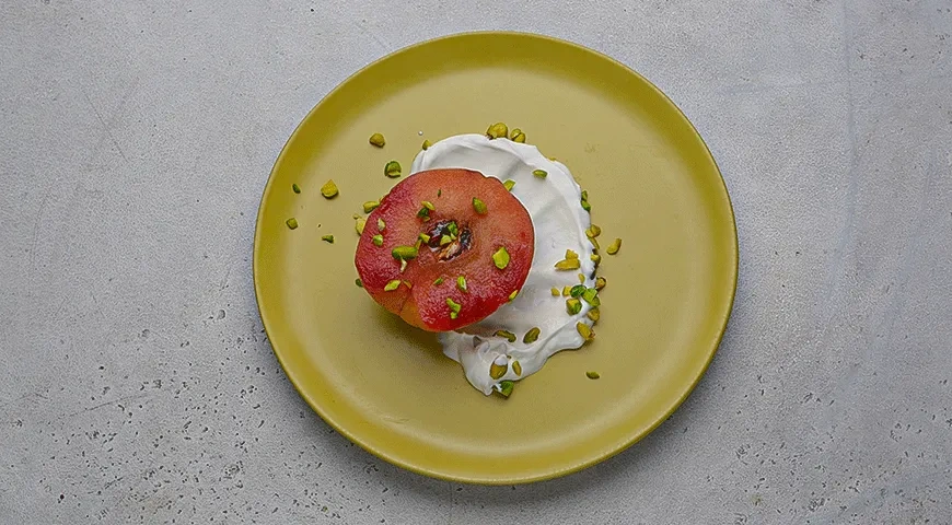 Турецкий десерт из айвы с орехами и каймаком: шаг 4