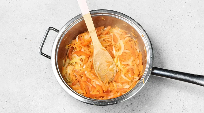 Тушеная капуста с картошкой: шаг 4