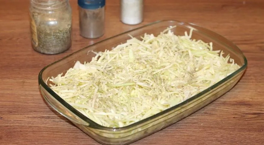 Тушеная капуста с курицей и яблоком: шаг 4