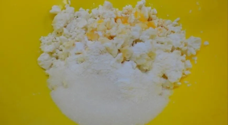 Творожно-ягодный пирог с меренгой: шаг 4