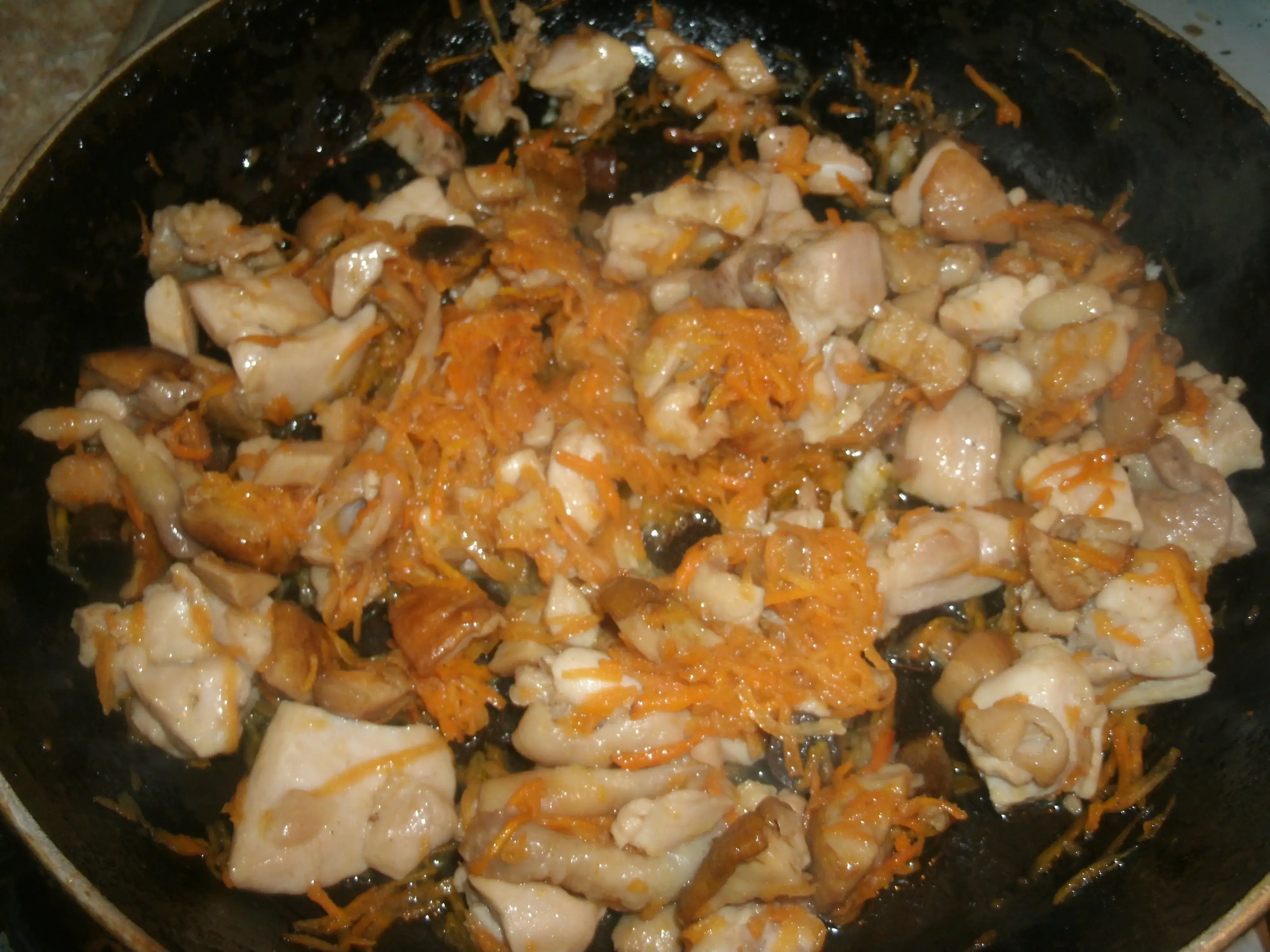 Тыква, фаршированная рисом с курицей и грибами: шаг 4