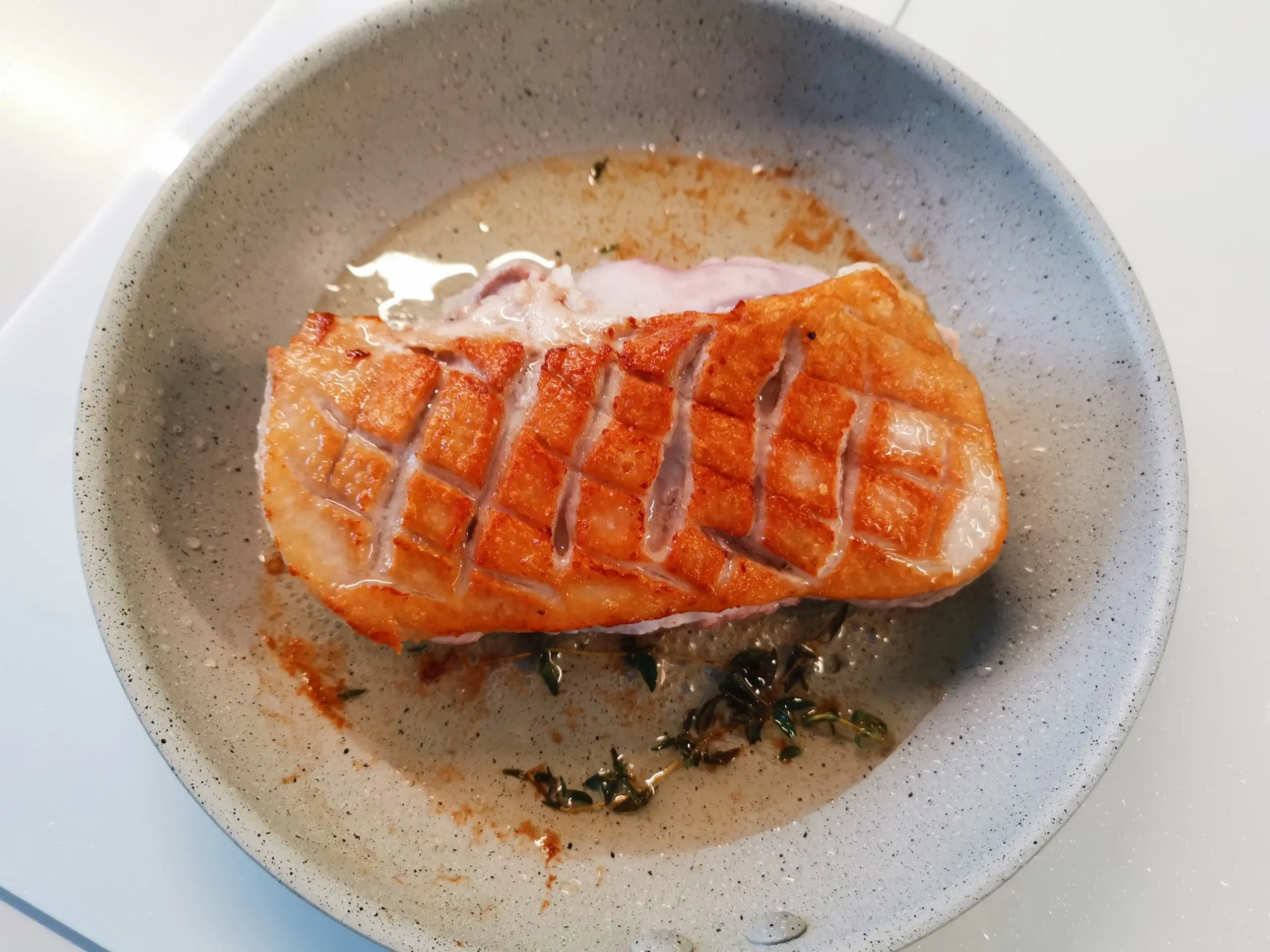 Шаг 4: Утиная грудка на сковороде