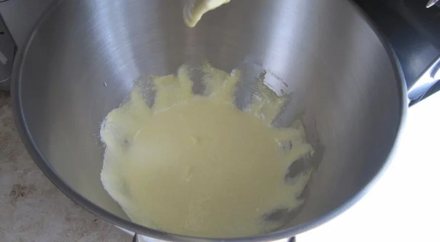 Влажный кулич: шаг 4