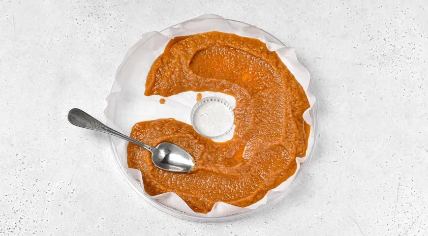 Яблочная пастила в сушилке: шаг 4