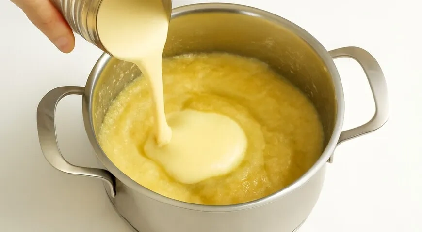 Яблочное пюре со сгущенкой: шаг 4