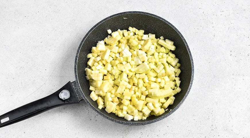 Яблочный пирог по-немецки с орехами: шаг 4