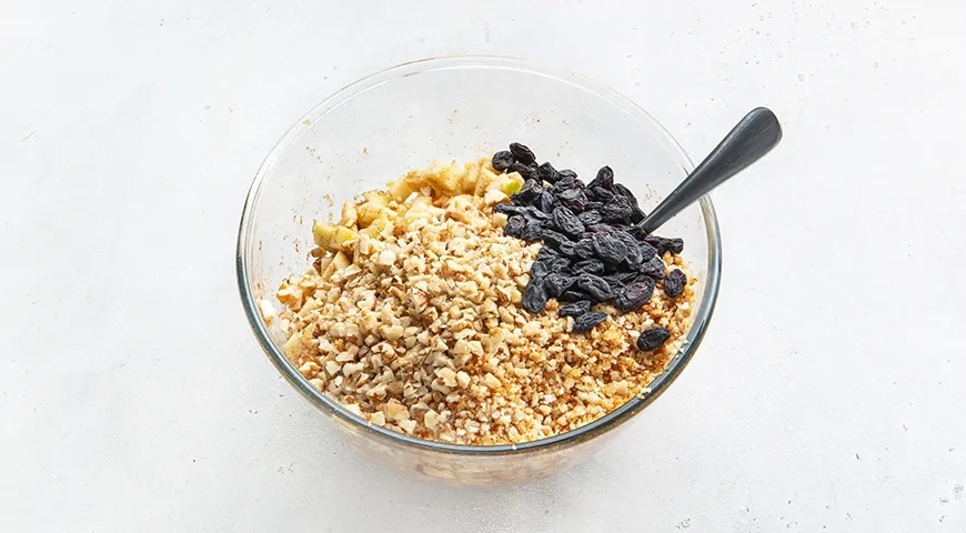 Яблочный штрудель из слоеного теста: шаг 4