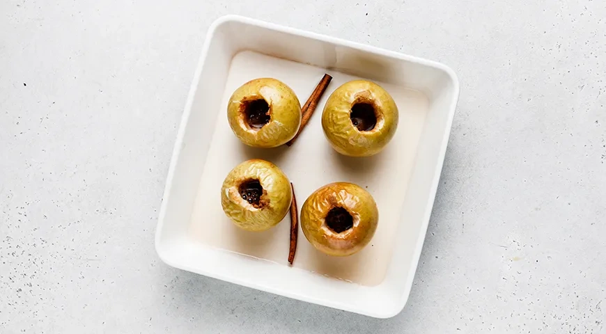 Яблоки с медом в духовке: шаг 4