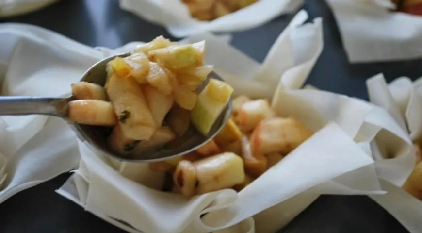 Яблоки в тесте фило: шаг 4