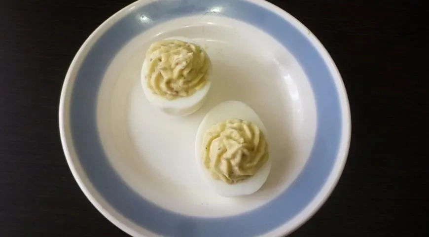 Яйца, фаршированные пикантным яблочным пюре: шаг 4