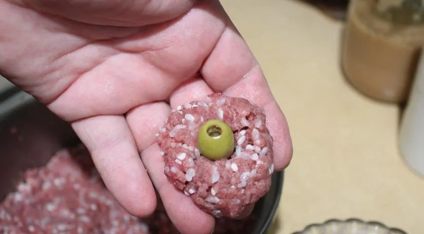 Тефтели с оливками с соусом авголемоно (Юварлакия): шаг 4