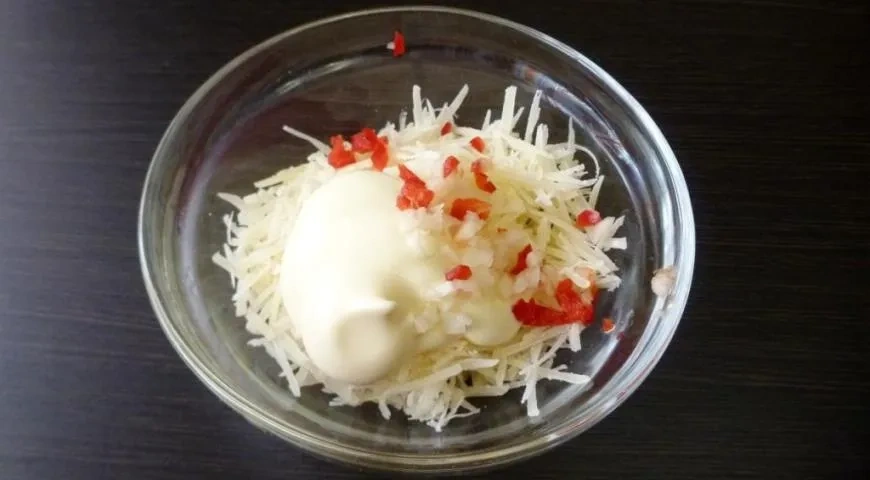 Закусочные кабачковые рулеты с сырной начинкой: шаг 4