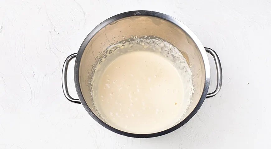 Заливной пирог с колбасой: шаг 4