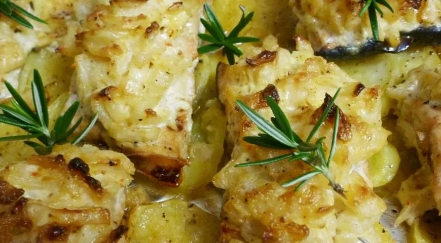 Запеченная горбуша под луковой шапочкой: шаг 4