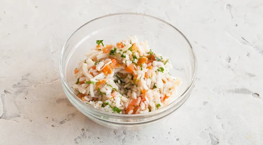 Запеченные помидоры с кальмарами и рисом: шаг 4