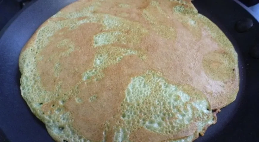 Зеленые блины с овсяной мукой: шаг 4