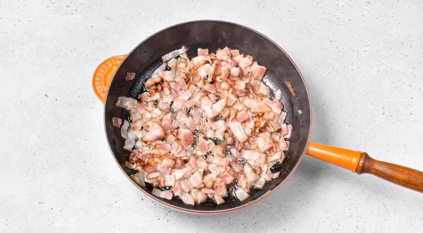 Жареная картошка с беконом и яйцом: шаг 4