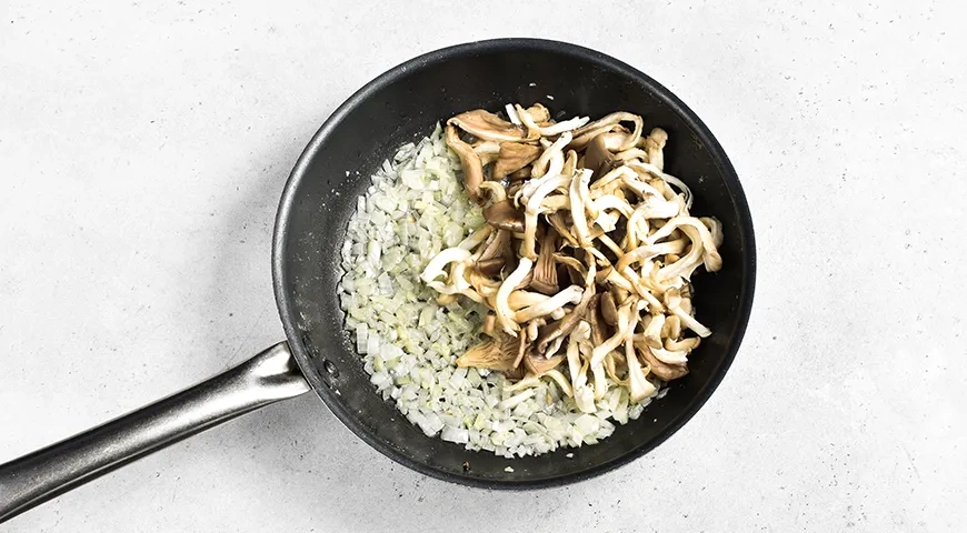 Жаренные вешенки на сковороде: шаг 4