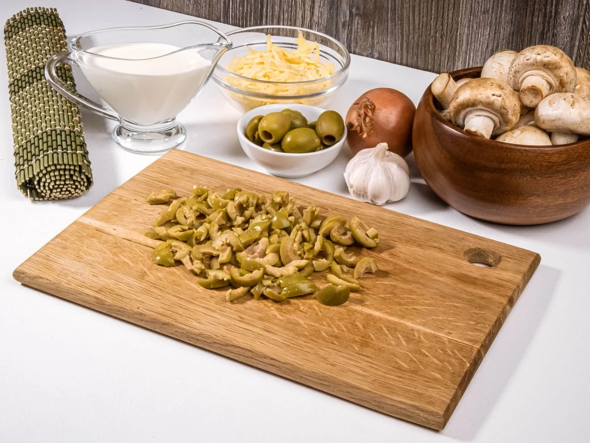 Шаг 4: Жюльен с оливками и стручковой фасолью