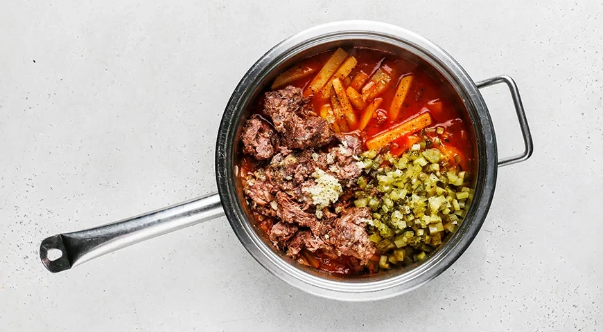 Азу по-татарски из говяжьей тушенки: шаг 5