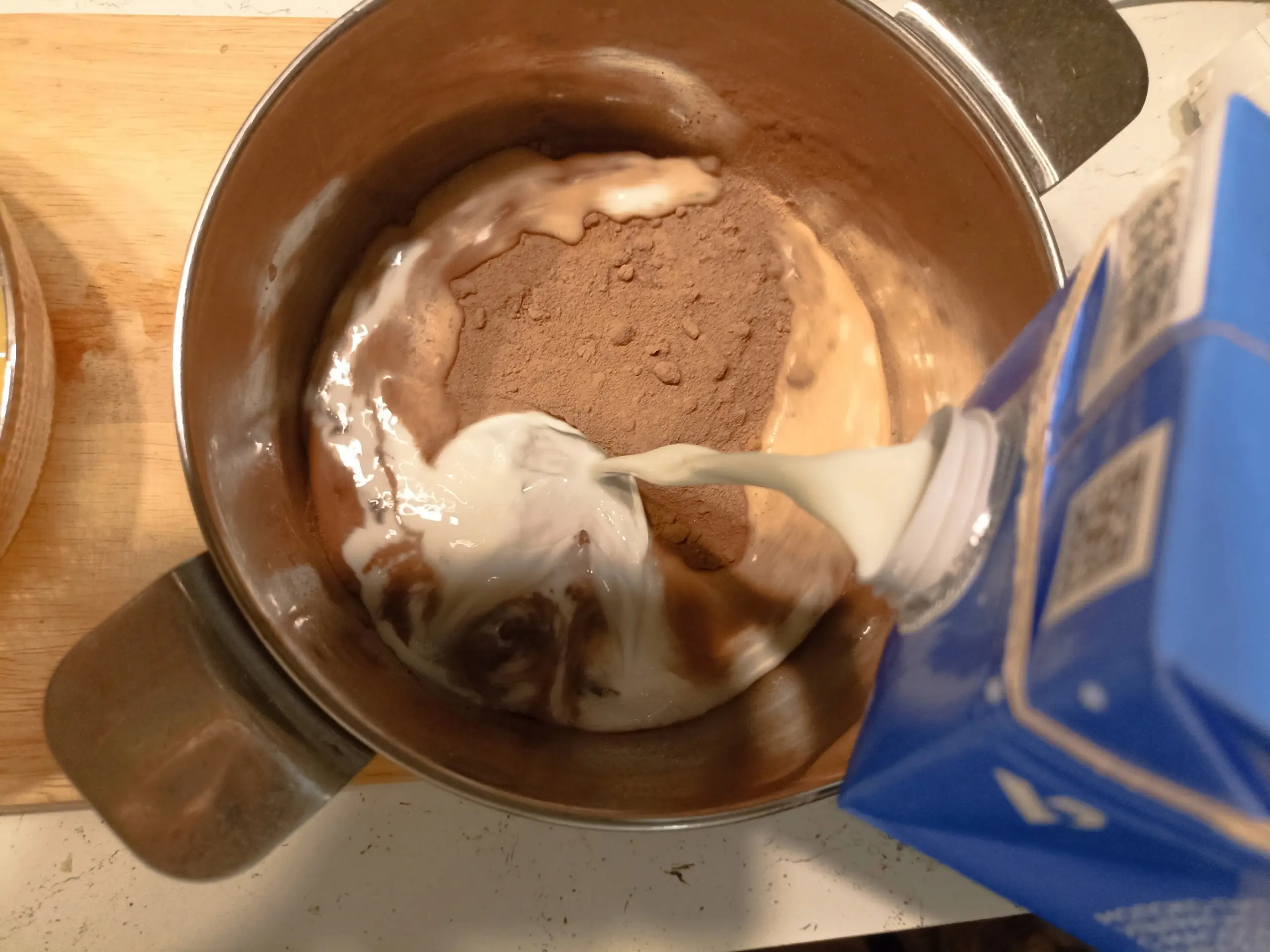 Шаг 5: Банановое какао с маршмеллоу, взбитыми сливками и шоколадом