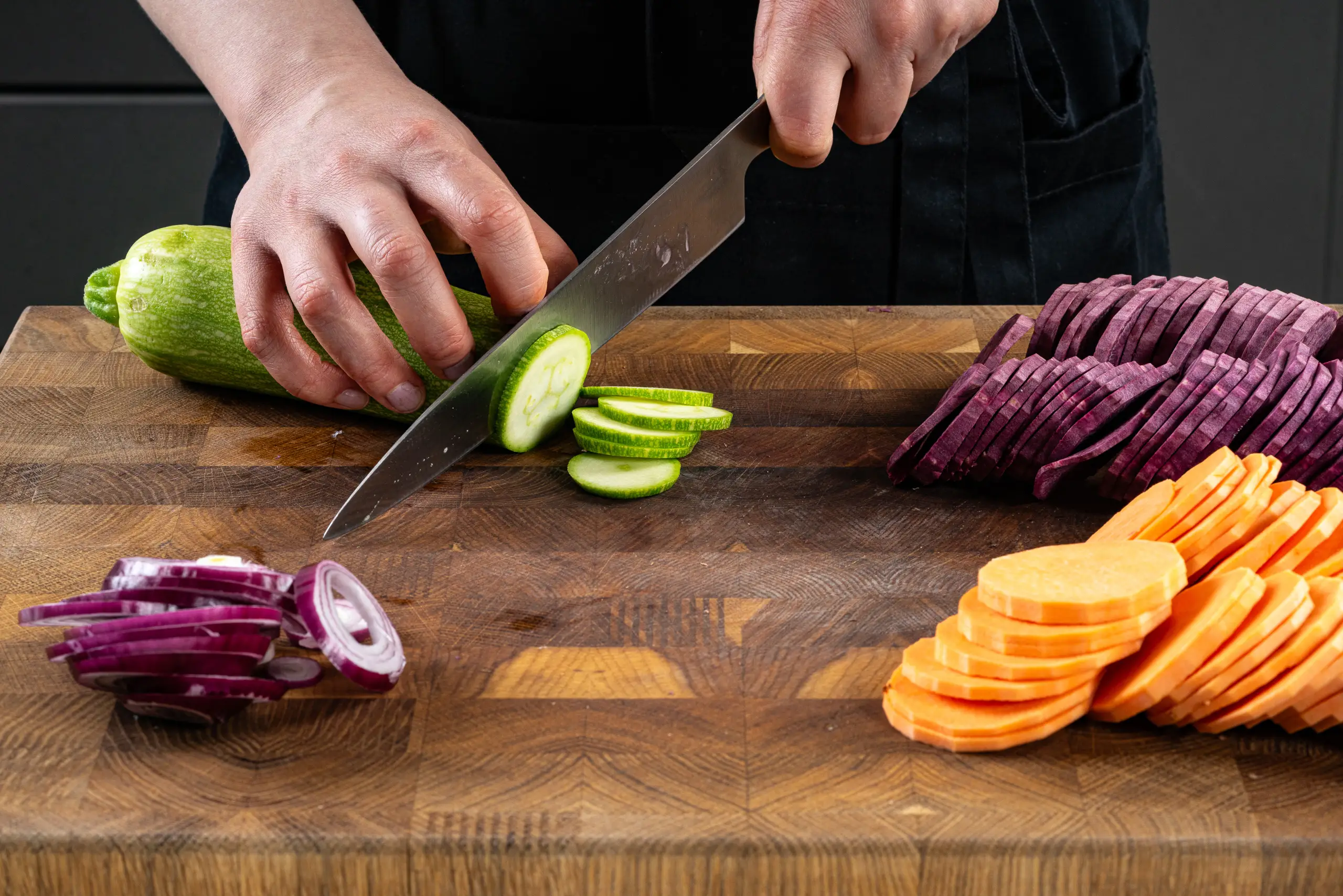 Шаг 5: Батат в духовке с овощами и зеленым соусом