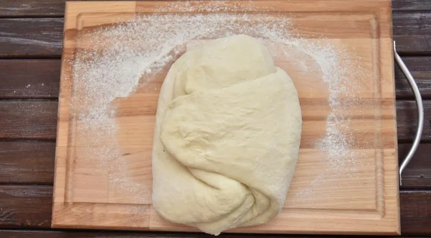 Белая пицца с лососем, оливками и каперсами: шаг 5