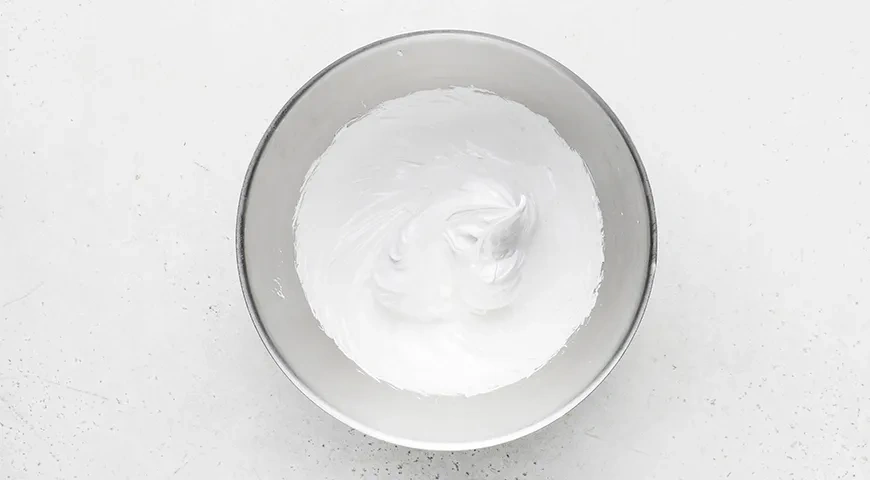 Безе с орехами и шоколадной крошкой: шаг 5