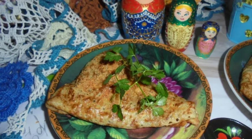 Блинные пирожки с куриной печенью и луком: шаг 5
