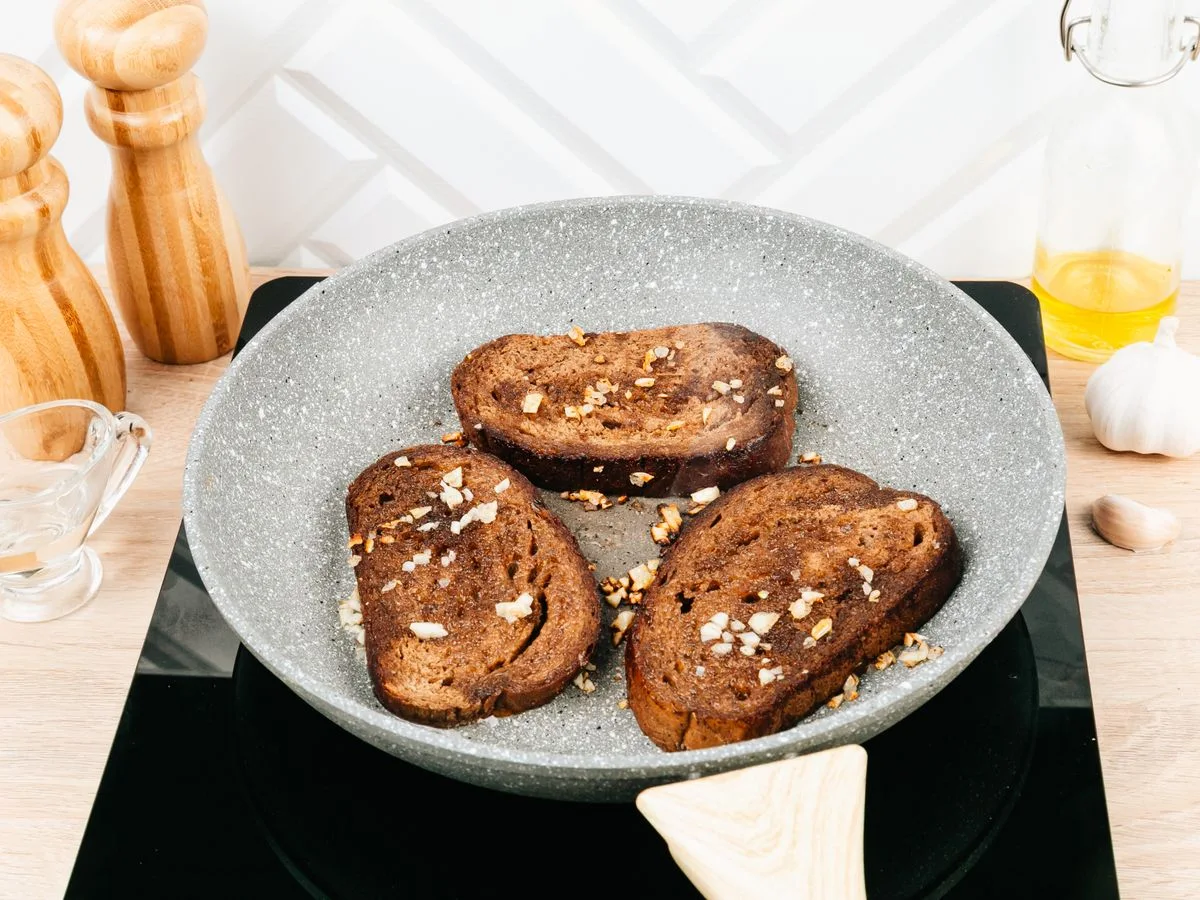 Шаг 5: Брускетта с черным хлебом и песто