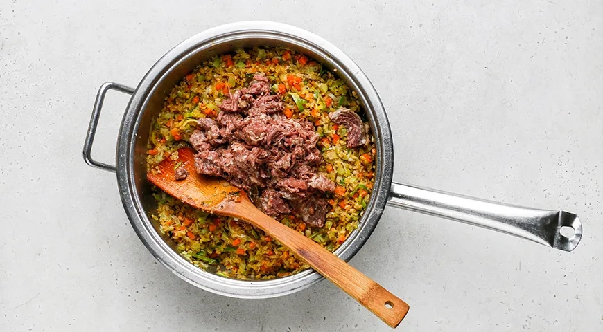 Булгур с тушенкой: шаг 5