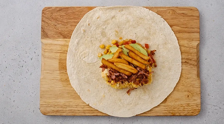 Буррито с яйцом, сыром и кукурузой: шаг 5