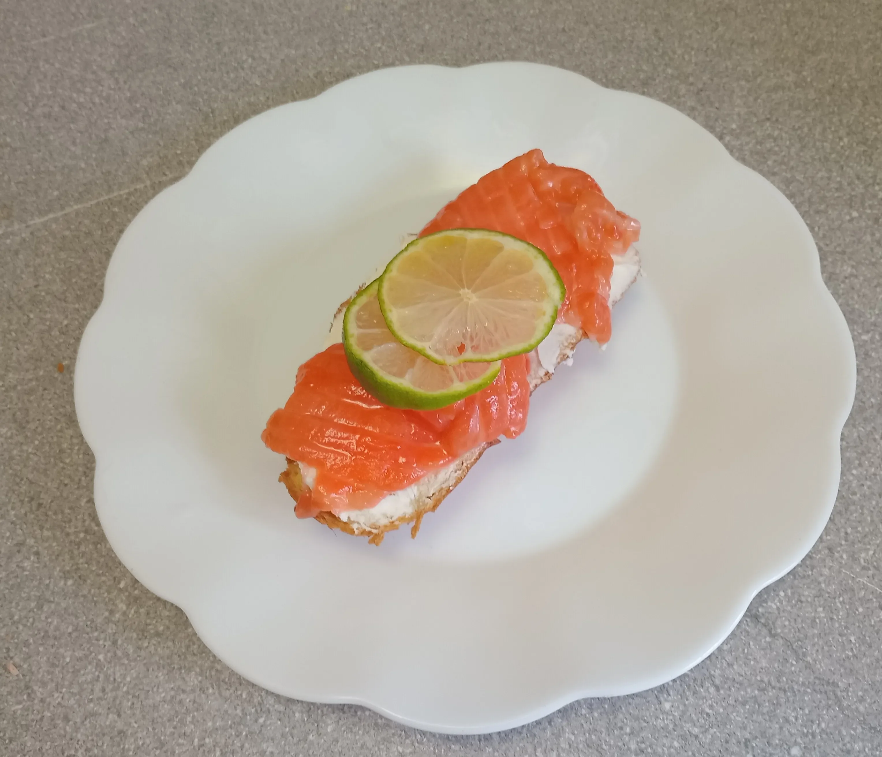 Бутерброды с солёной форелью: шаг 5