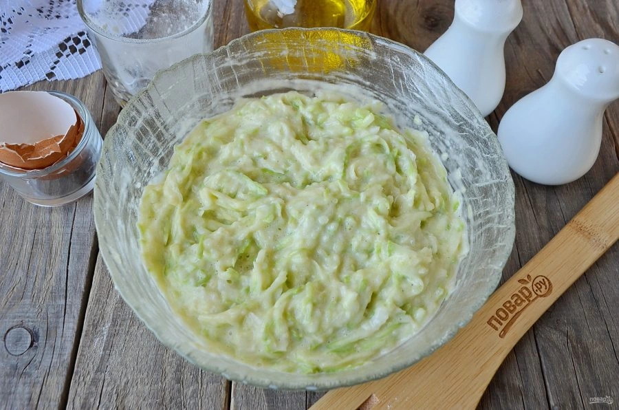 Шаг 5: Быстрые оладьи из кабачков