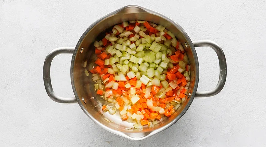 Быстрый суп из свежих шампиньонов, картофеля и моркови: шаг 5