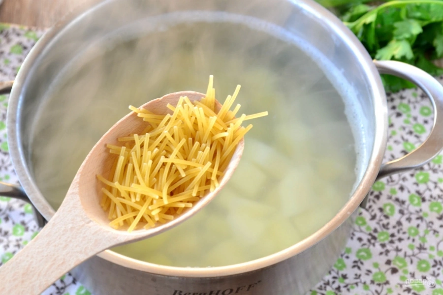 Шаг 5: Быстрый суп с сосисками